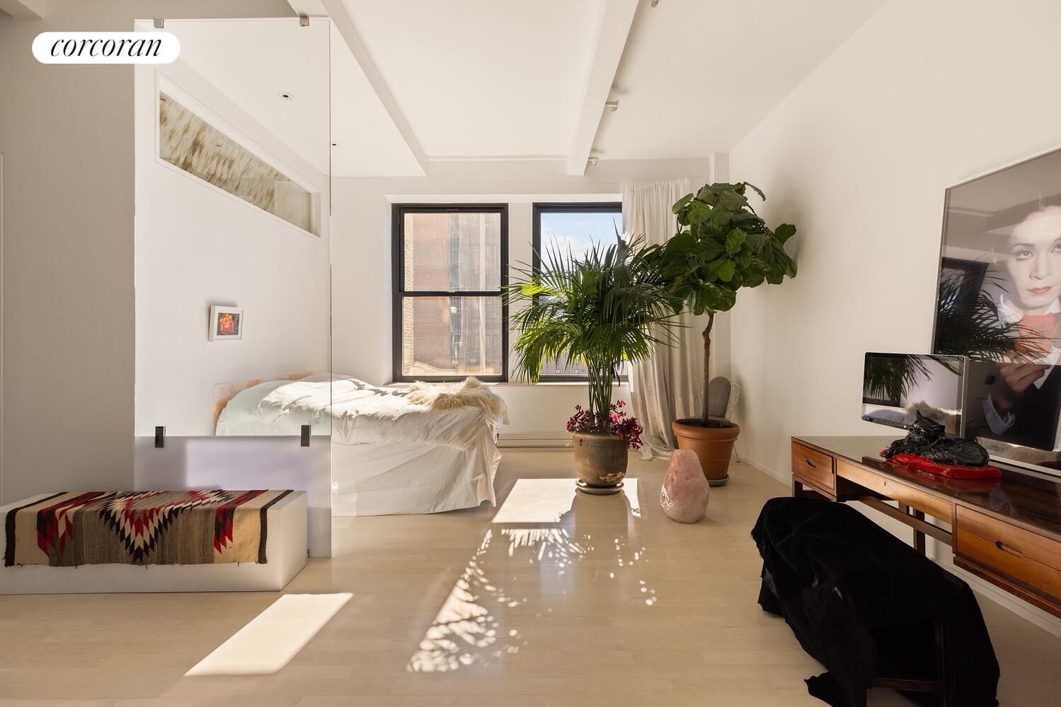 250 MERCER Street B1002