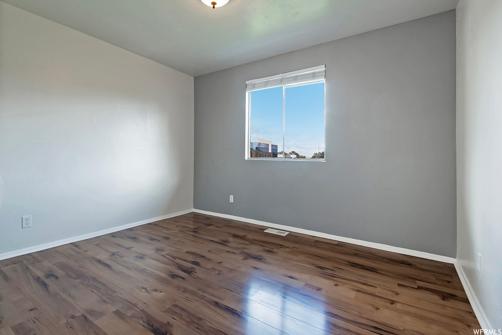 523 E ACOMA RD