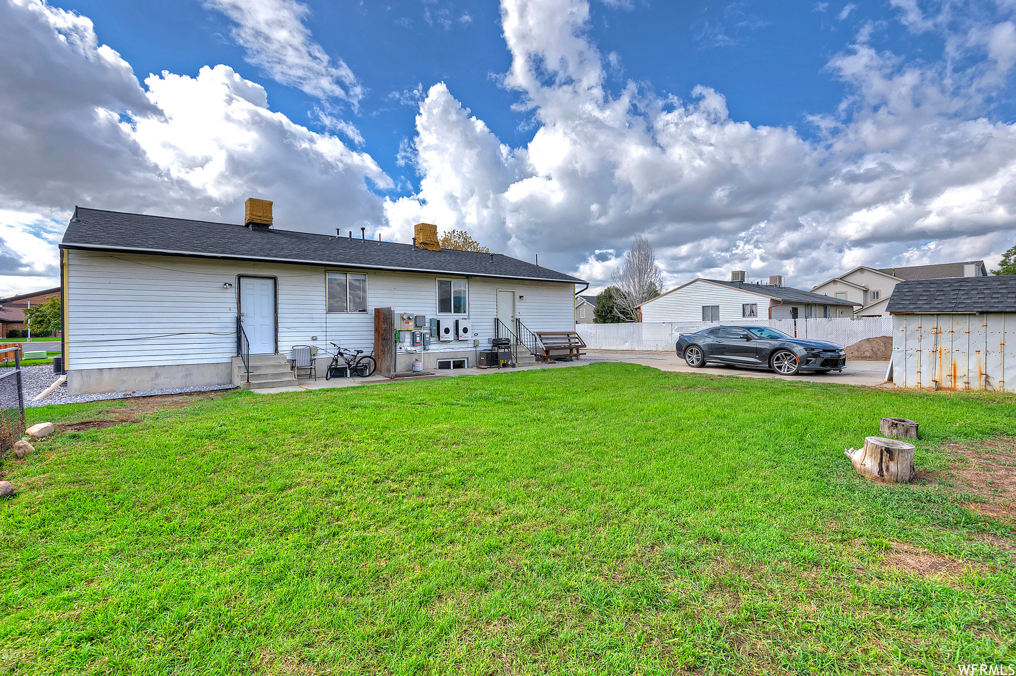 523 E ACOMA RD