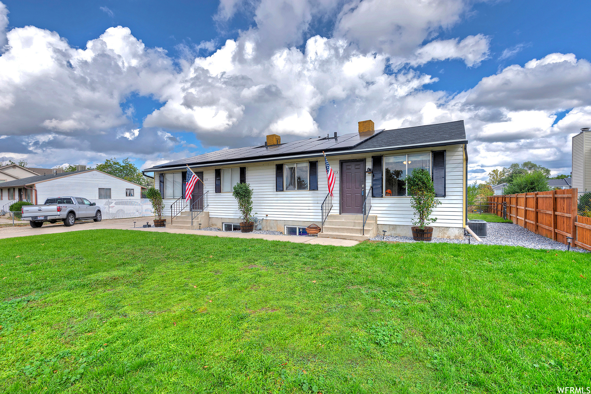 523 E ACOMA RD