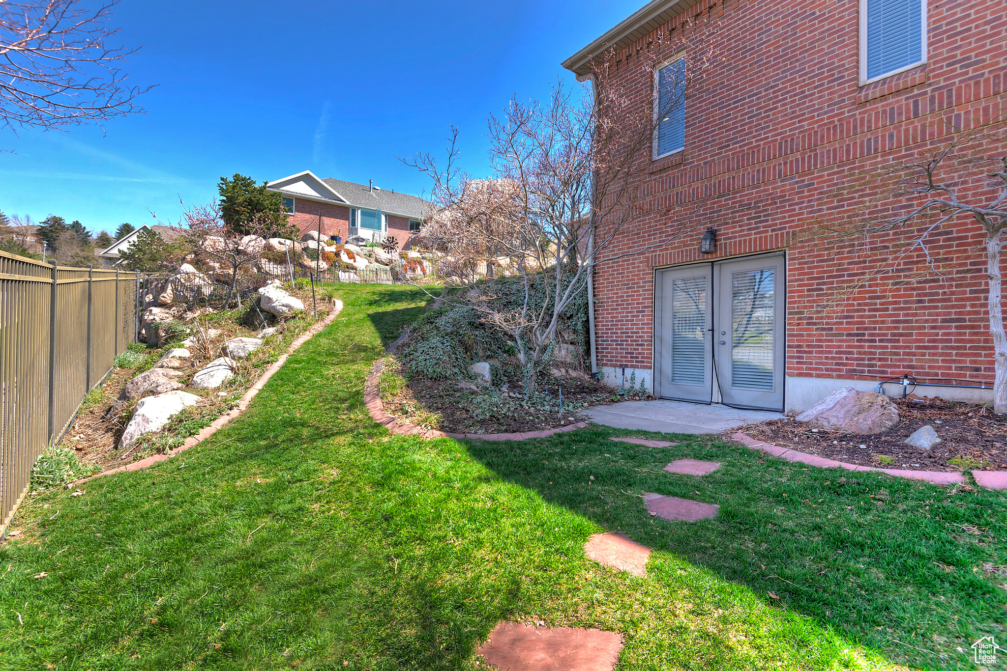136 N FAIRWAY DR
