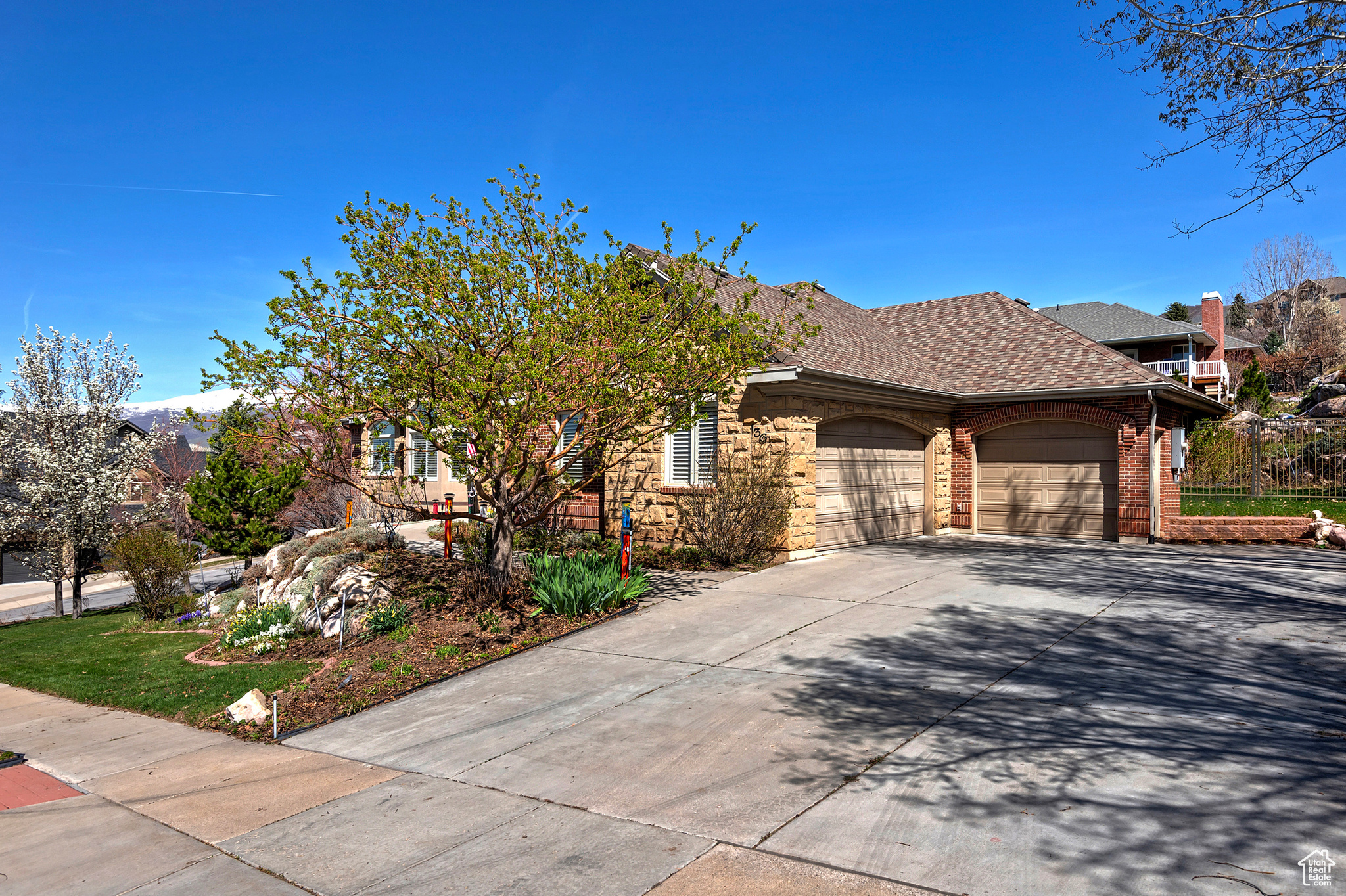 136 N FAIRWAY DR