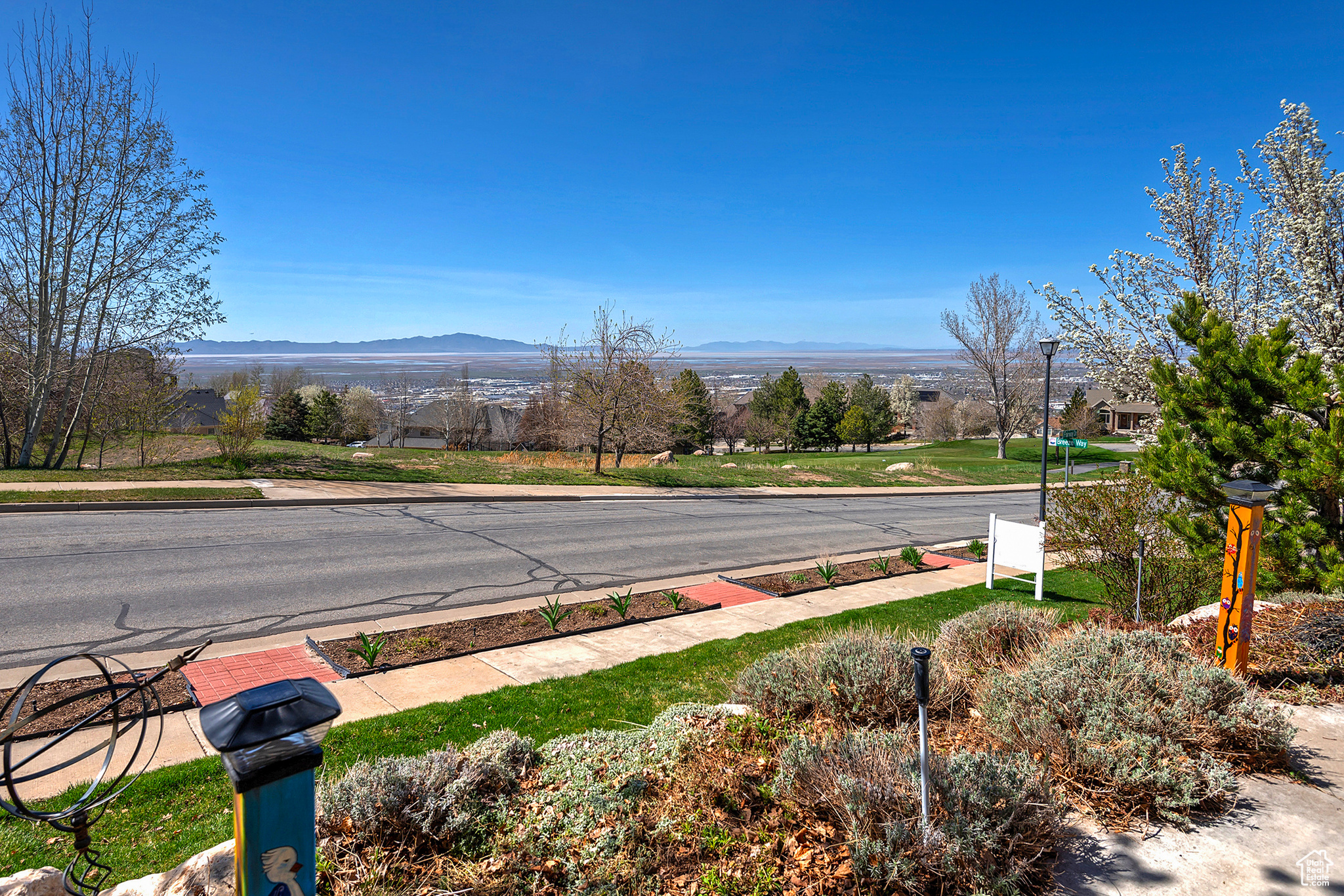 136 N FAIRWAY DR