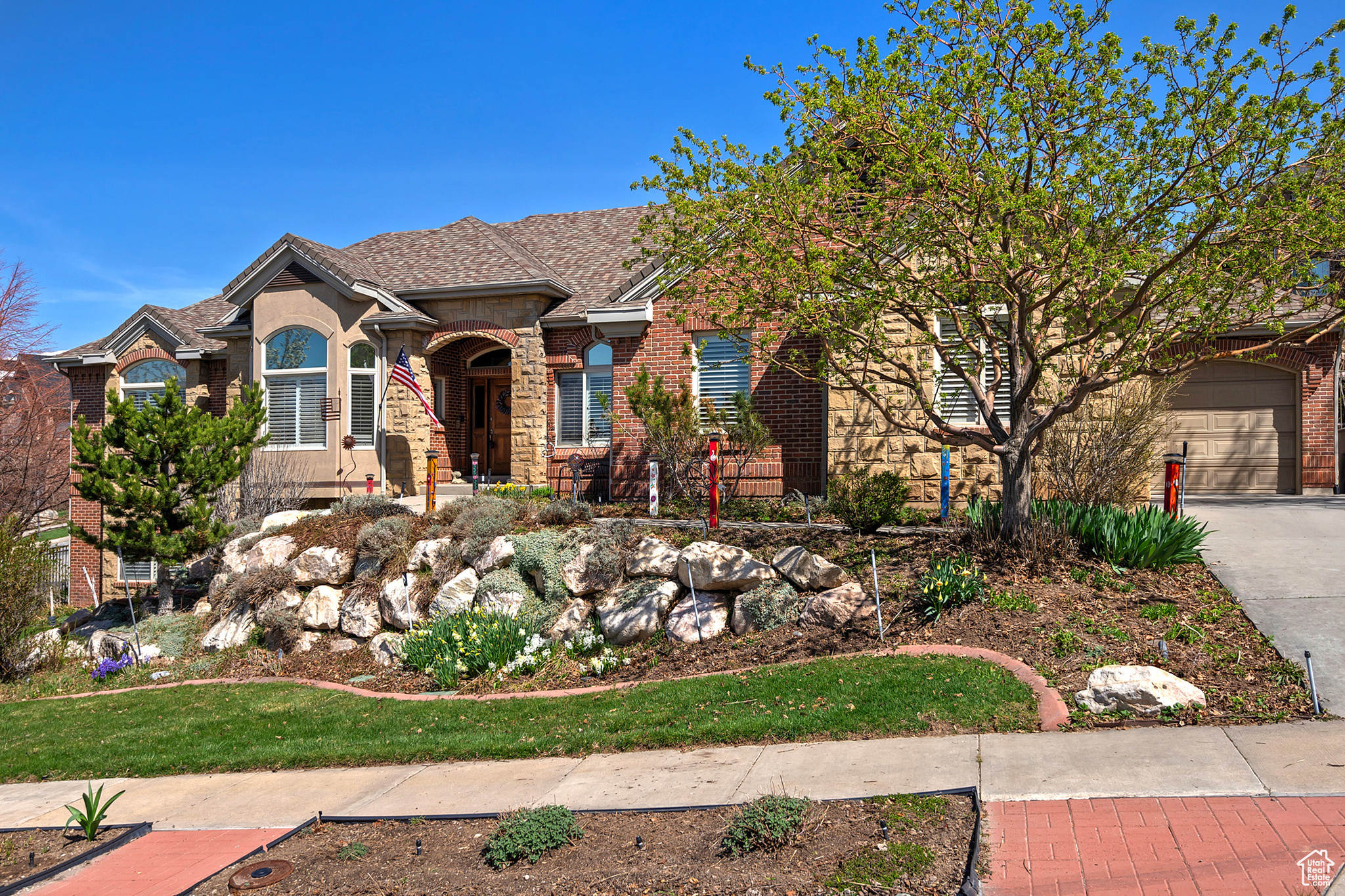 136 N FAIRWAY DR
