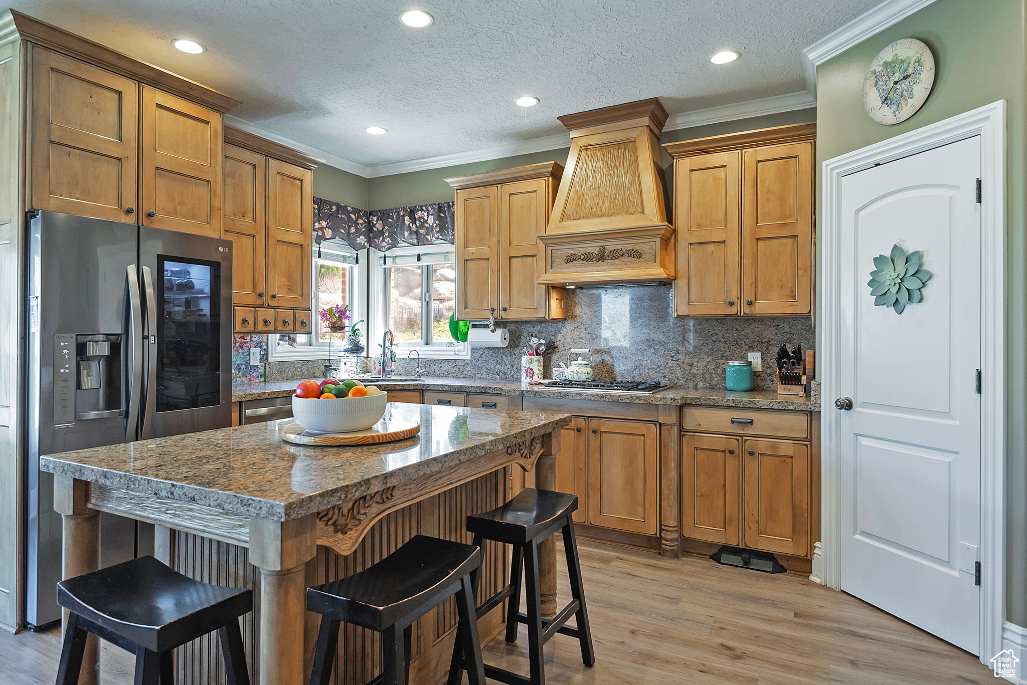 136 N FAIRWAY DR