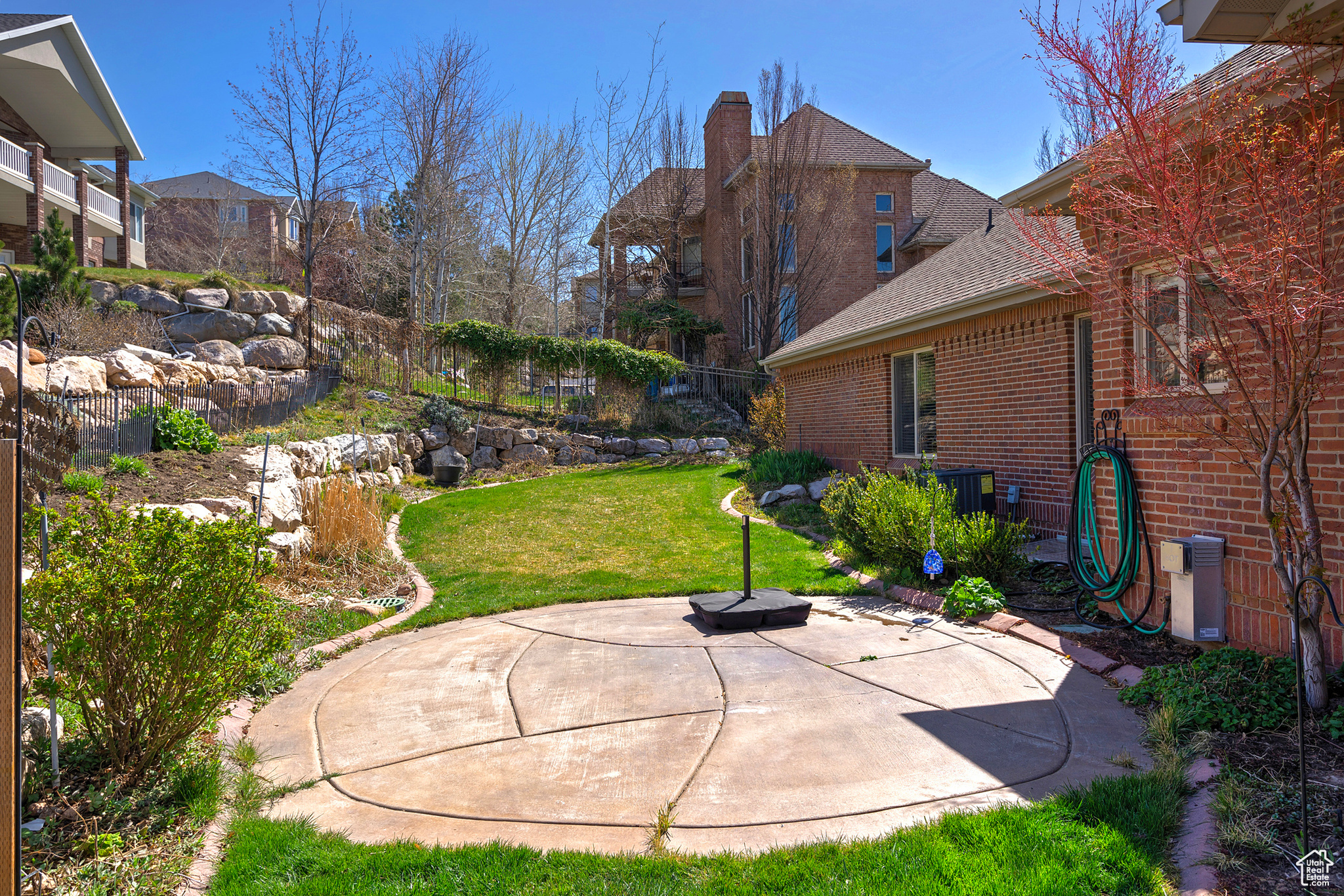 136 N FAIRWAY DR