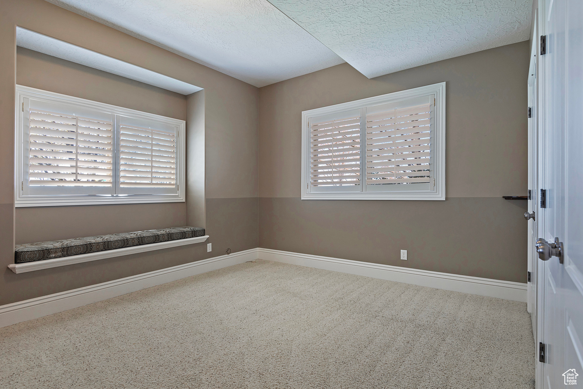136 N FAIRWAY DR