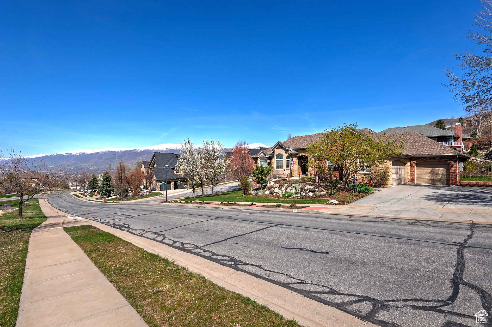 136 N FAIRWAY DR