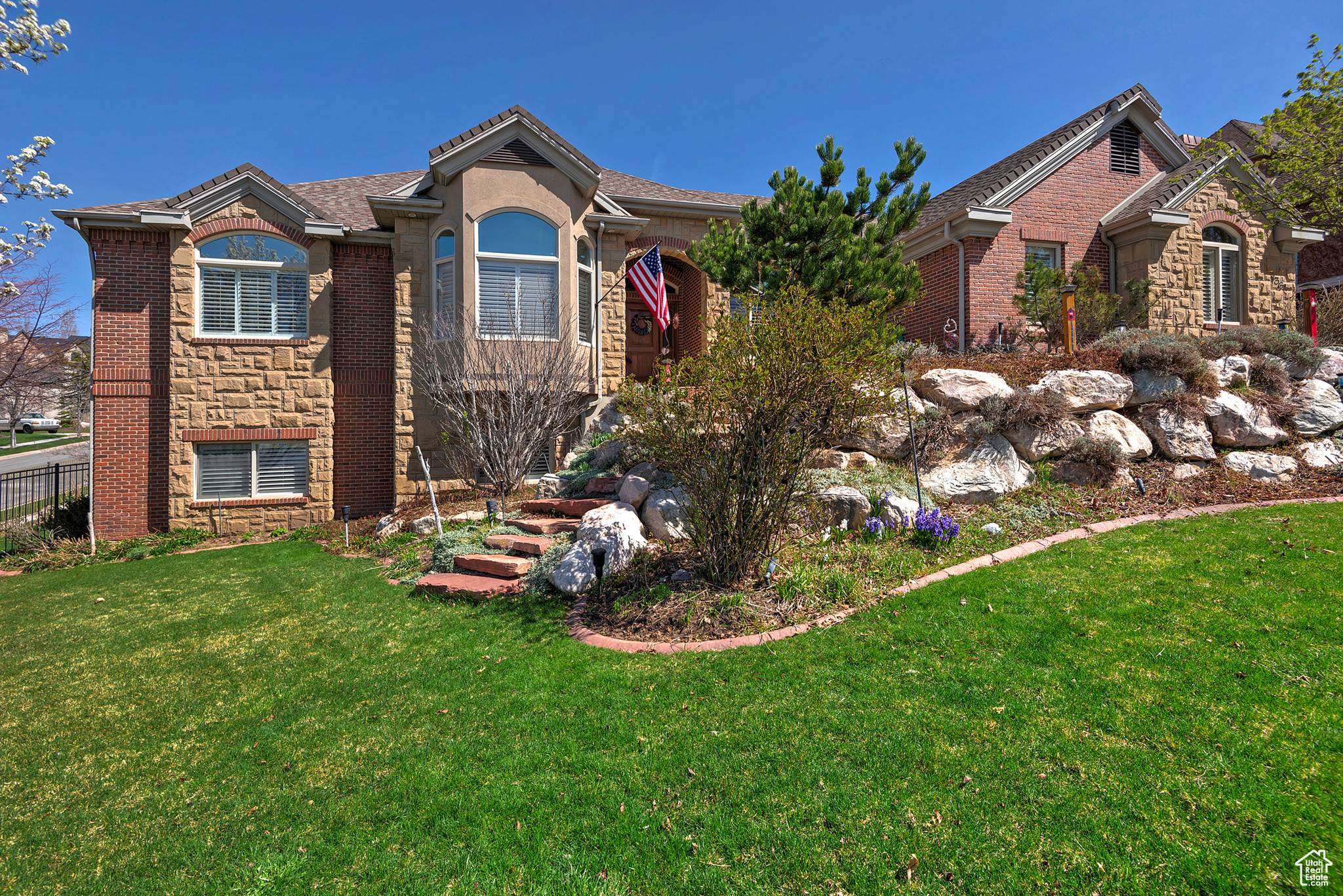 136 N FAIRWAY DR