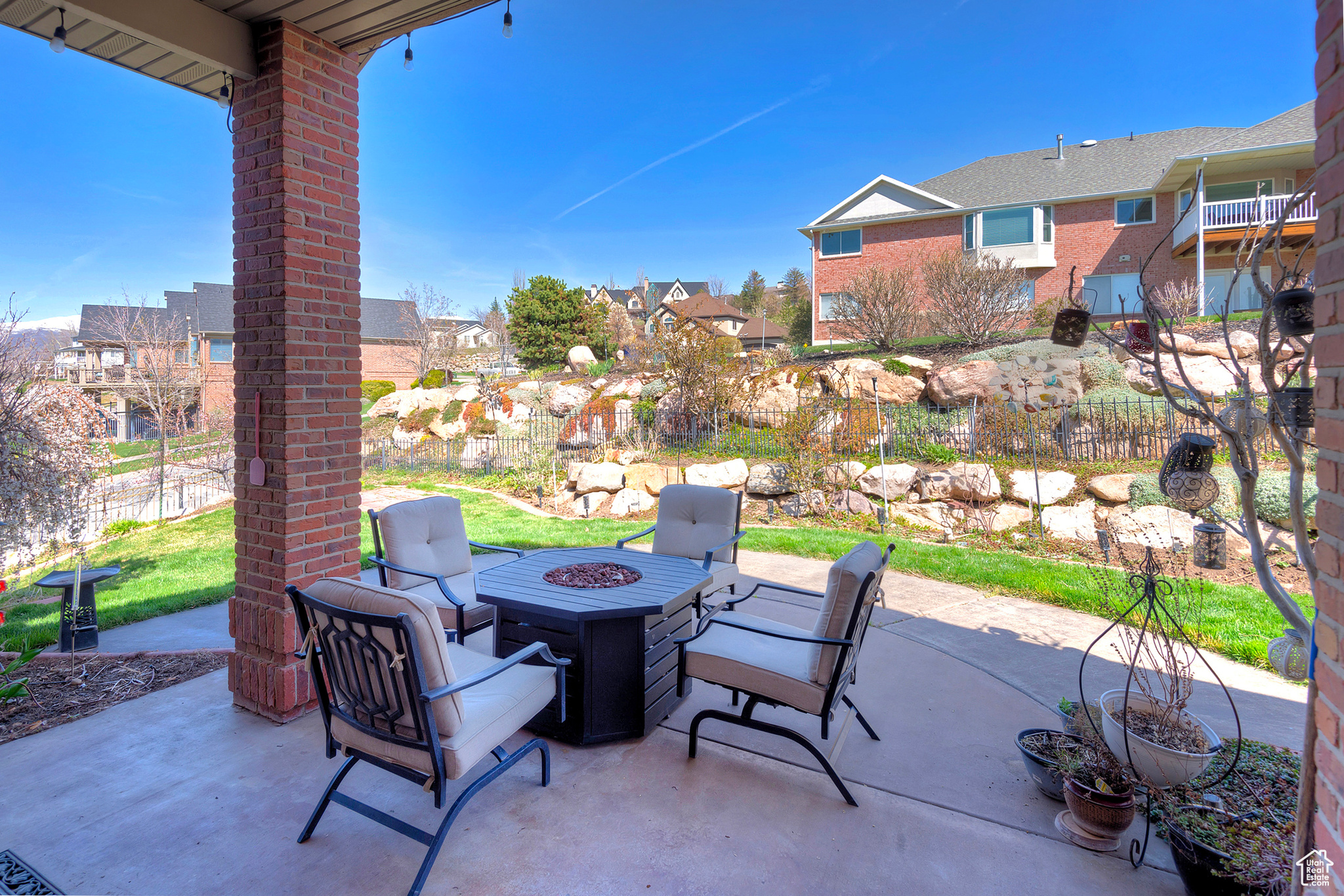 136 N FAIRWAY DR