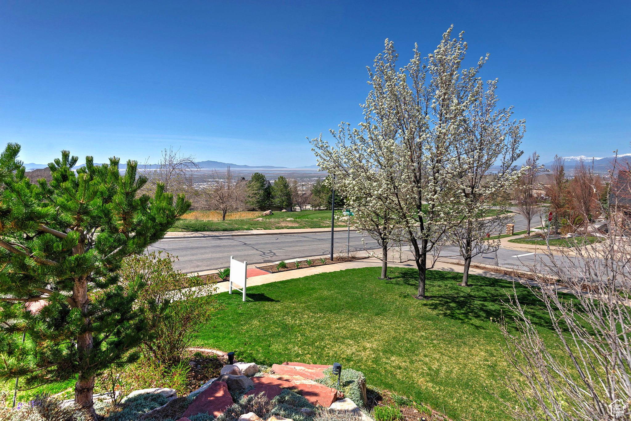 136 N FAIRWAY DR