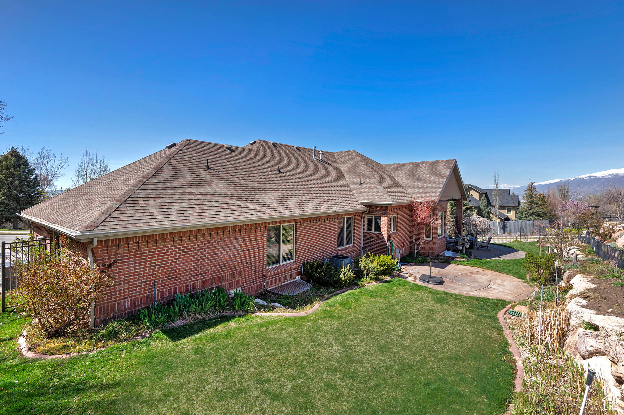 136 N FAIRWAY DR