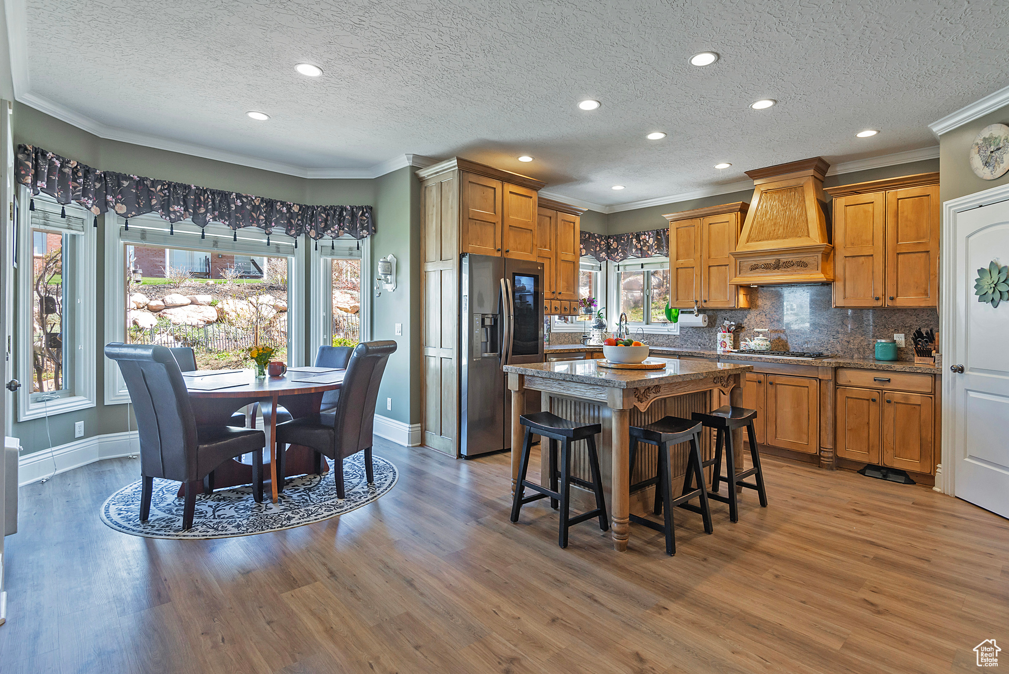 136 N FAIRWAY DR