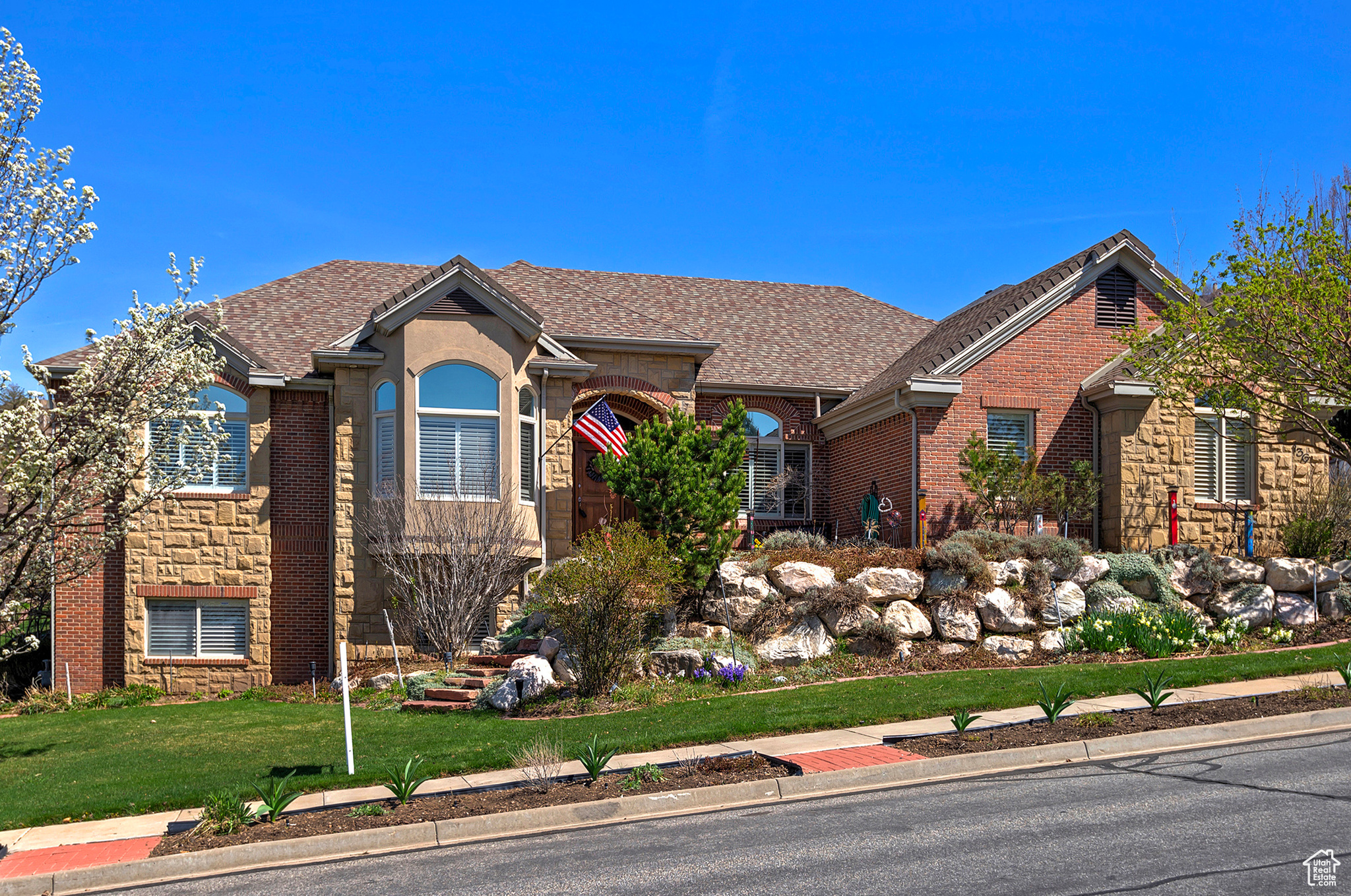 136 N FAIRWAY DR