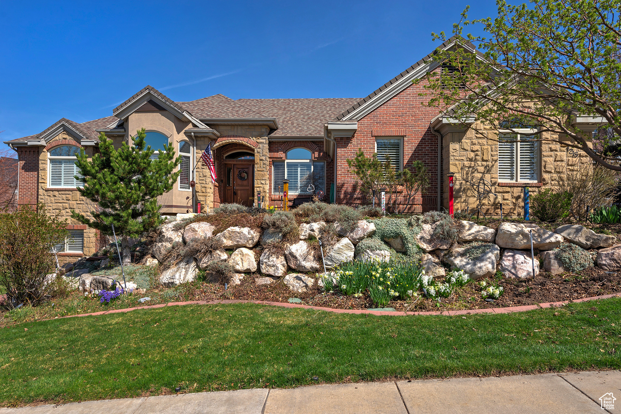 136 N FAIRWAY DR