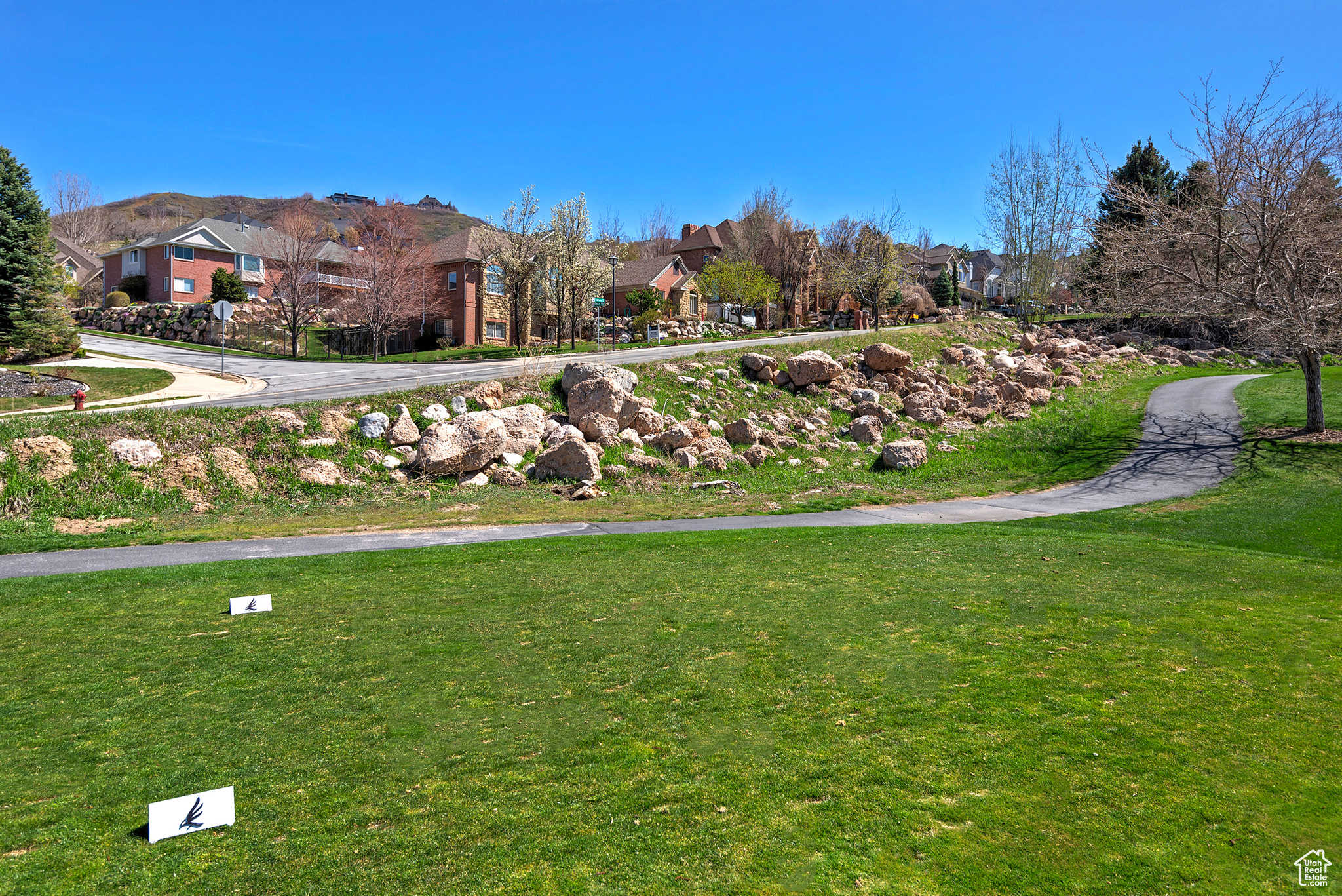 136 N FAIRWAY DR