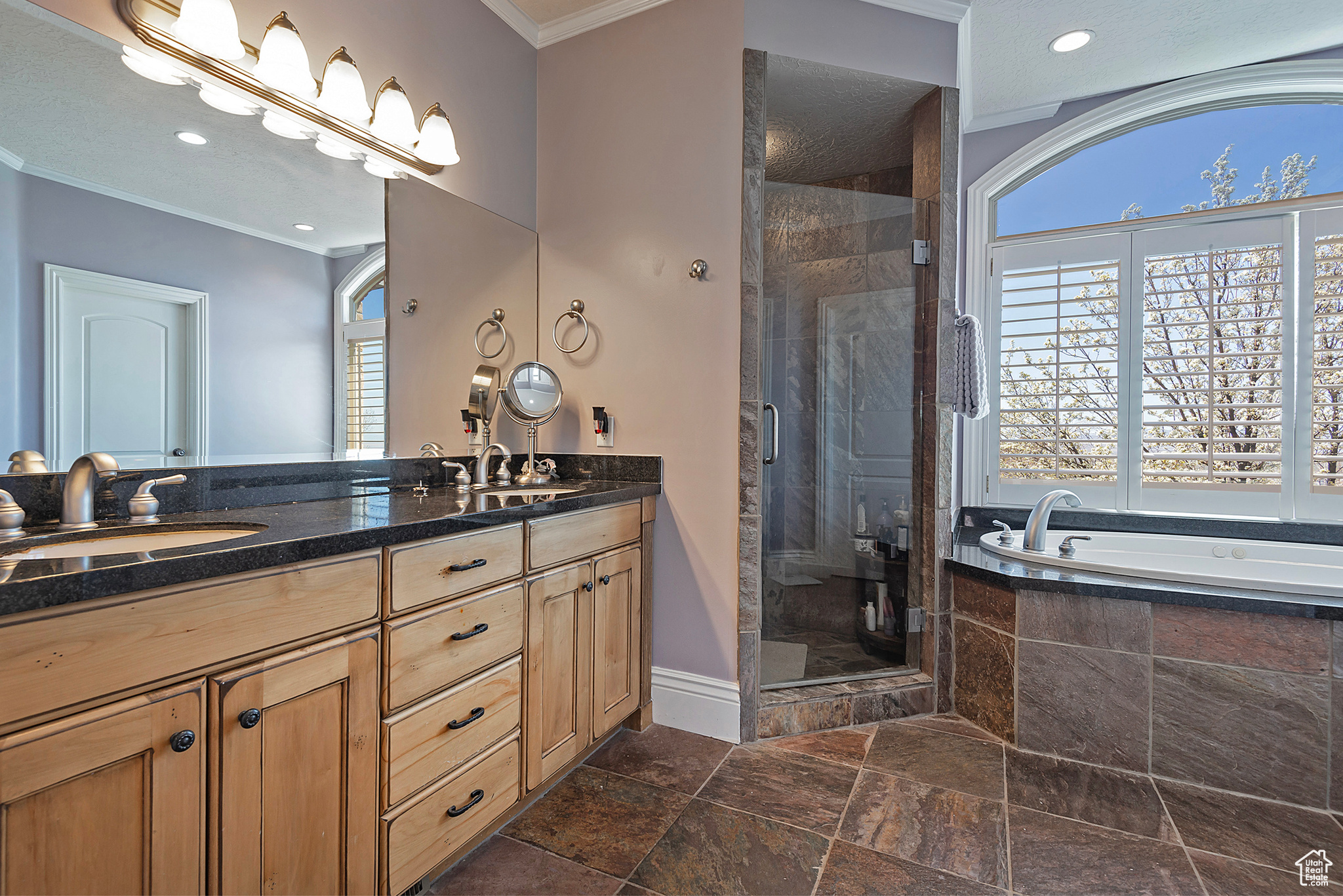 136 N FAIRWAY DR