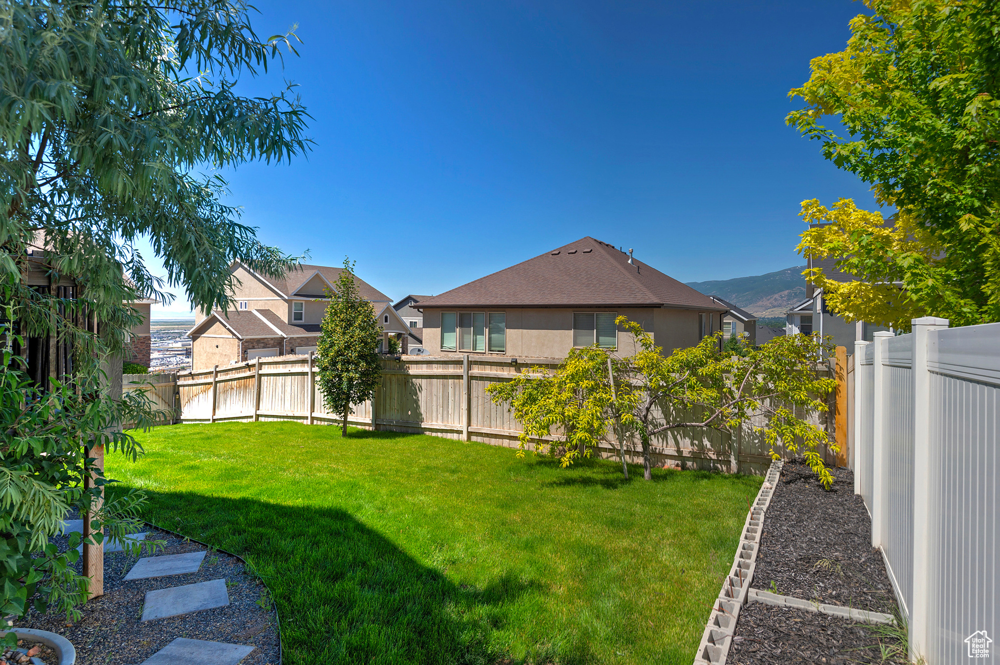 167 E VISTA WAY