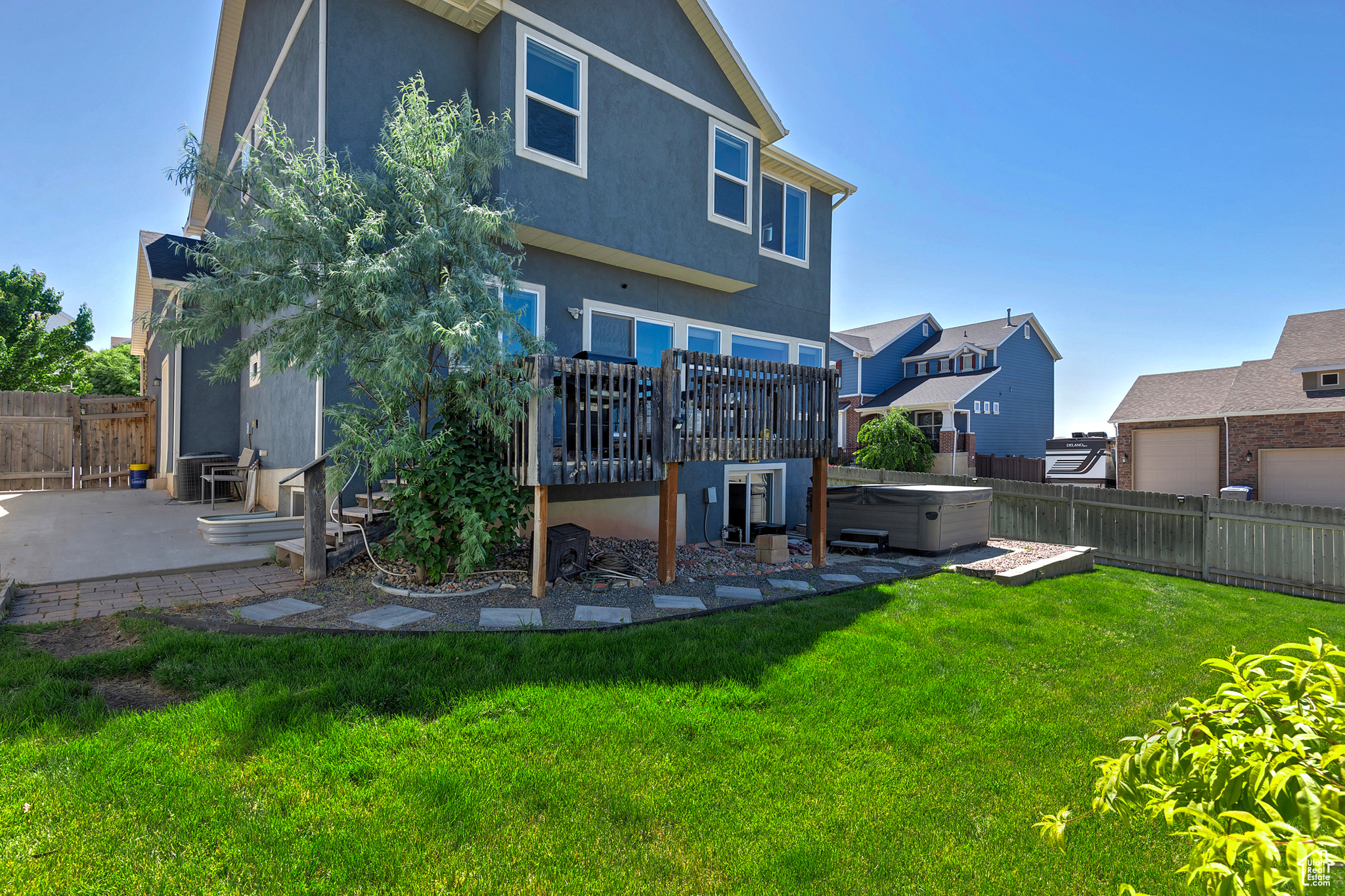 167 E VISTA WAY