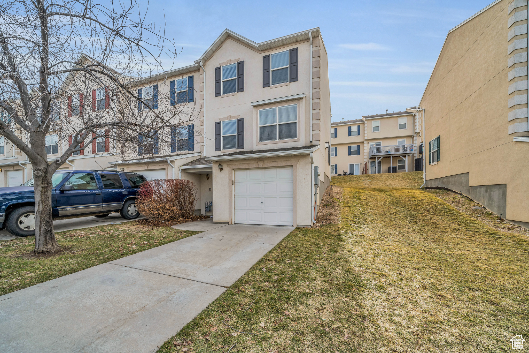 408 E BRAIDHILL DR