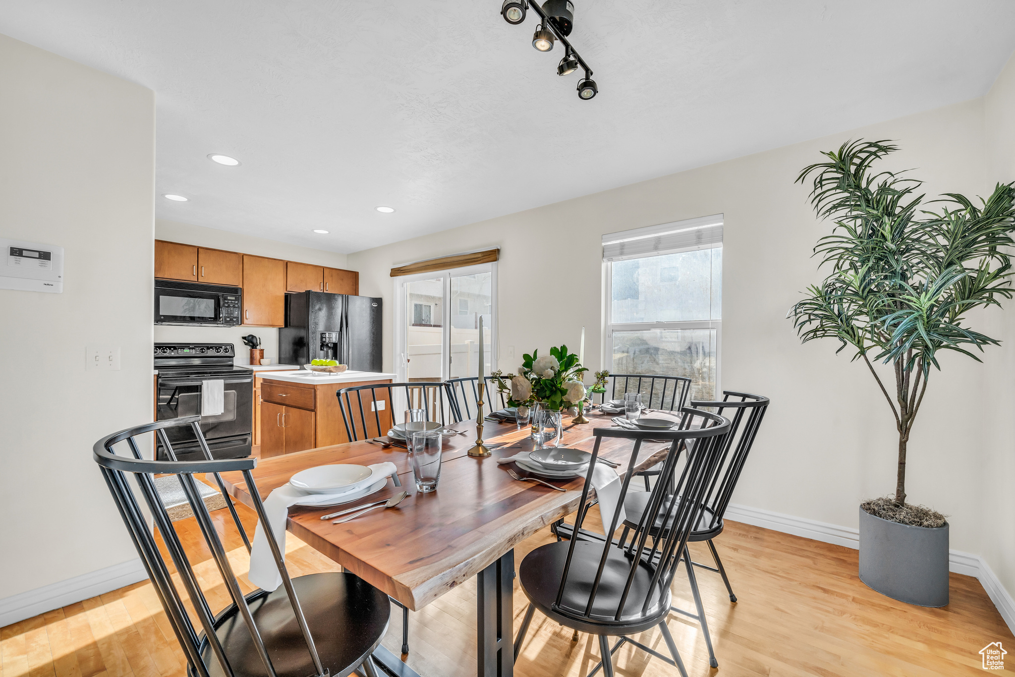 408 E BRAIDHILL DR