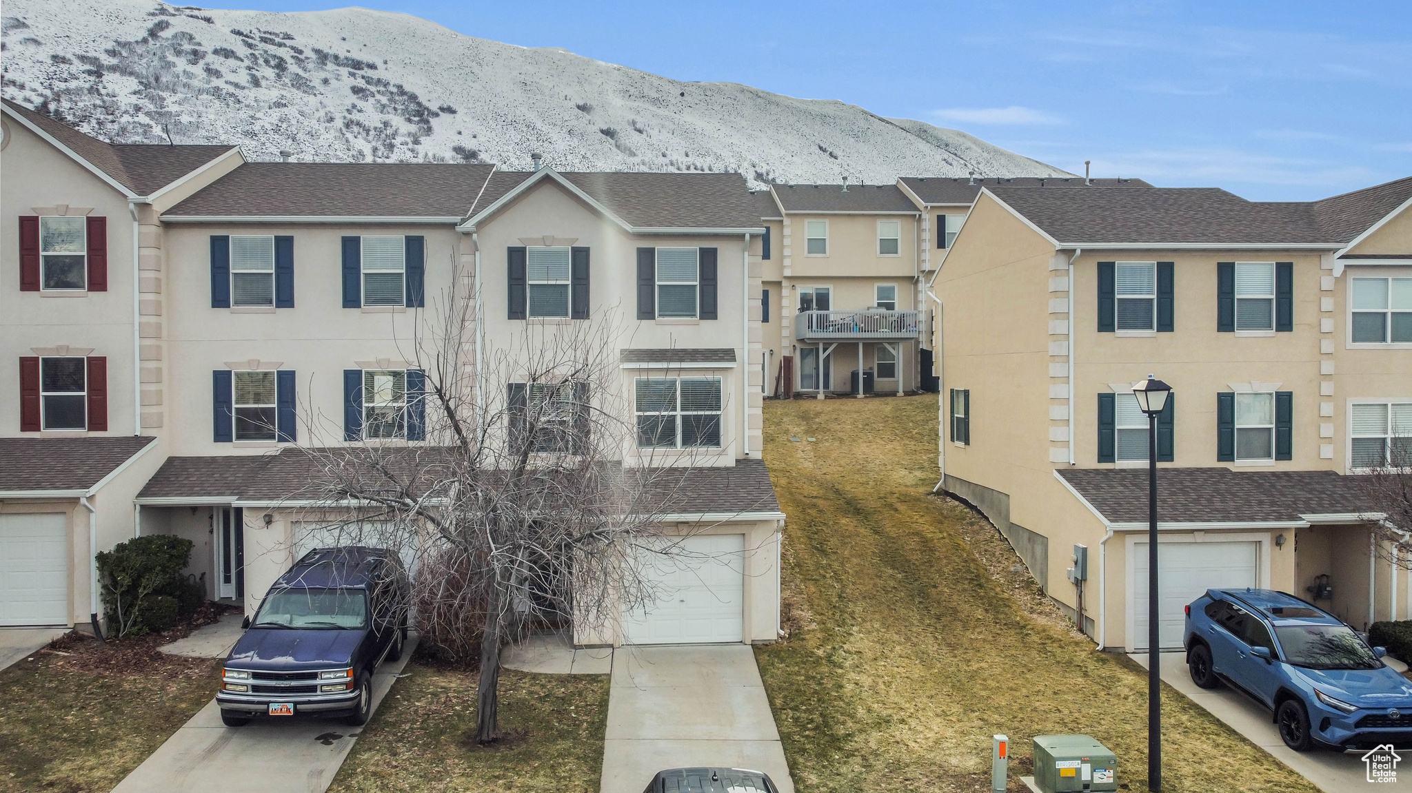 408 E BRAIDHILL DR