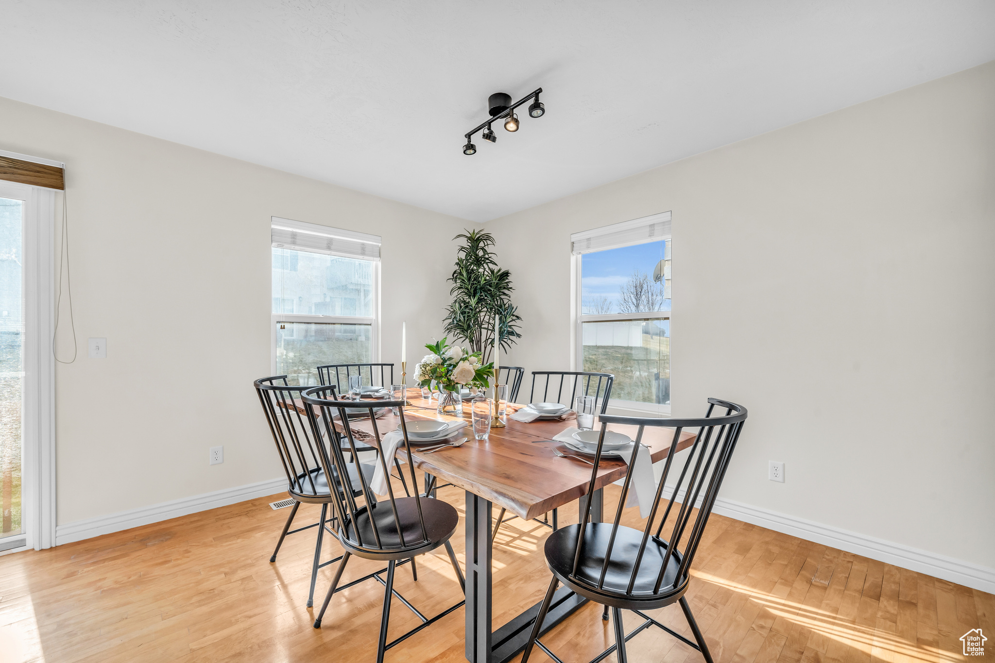 408 E BRAIDHILL DR