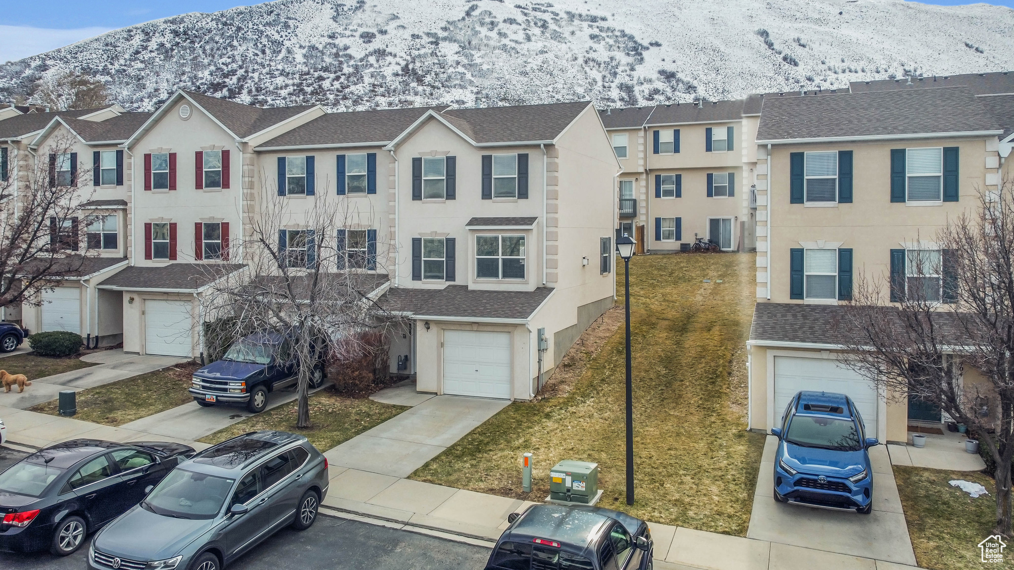 408 E BRAIDHILL DR