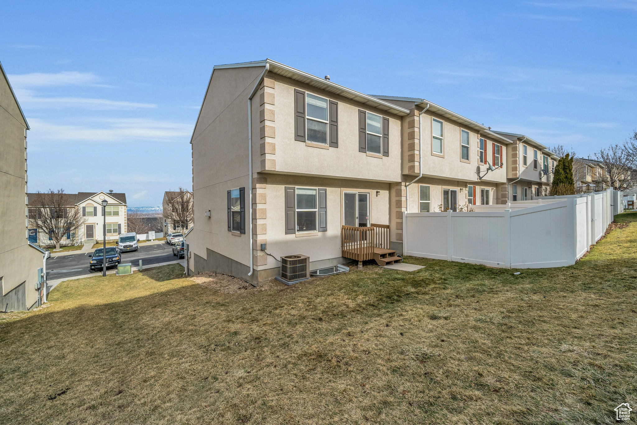 408 E BRAIDHILL DR