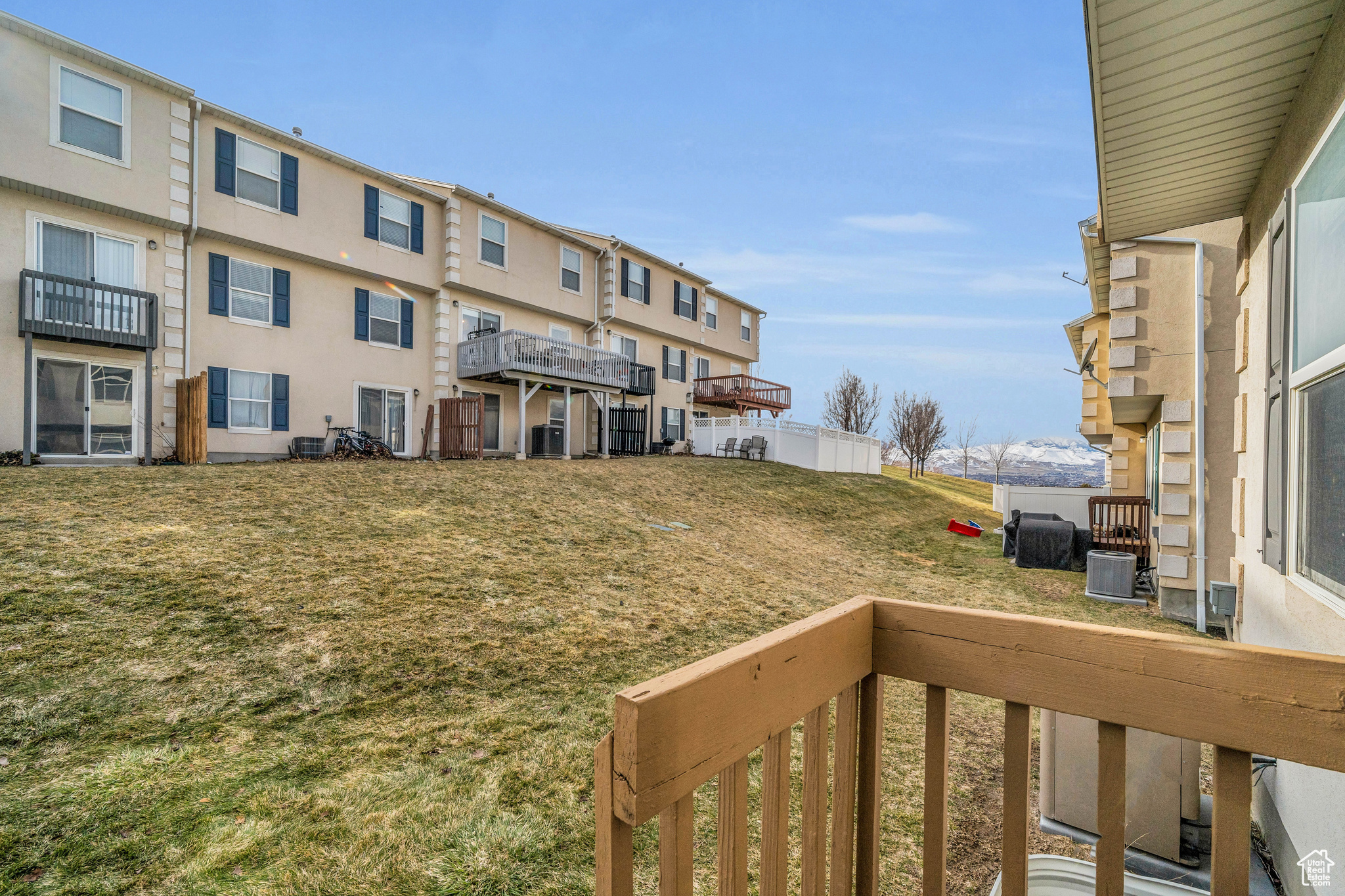 408 E BRAIDHILL DR