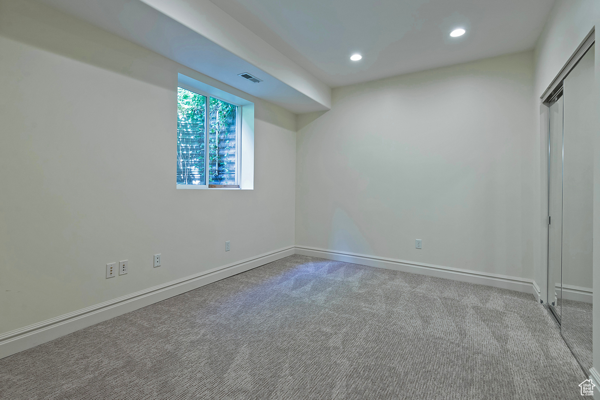 416 E 8TH AVE