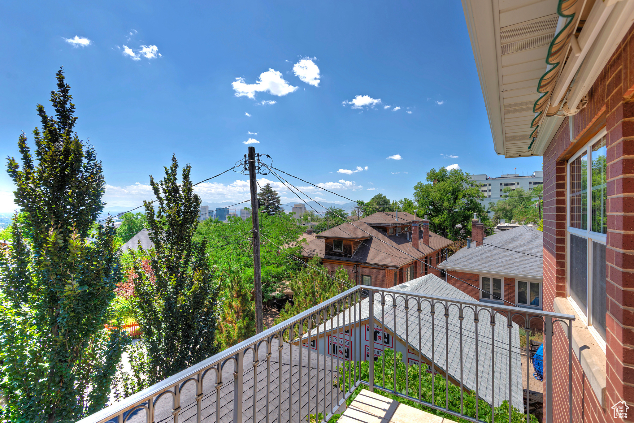 416 E 8TH AVE