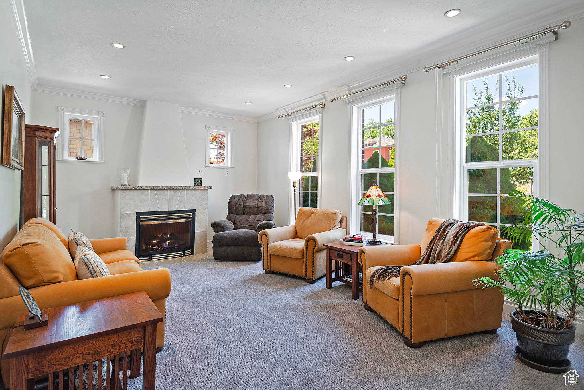 416 E 8TH AVE