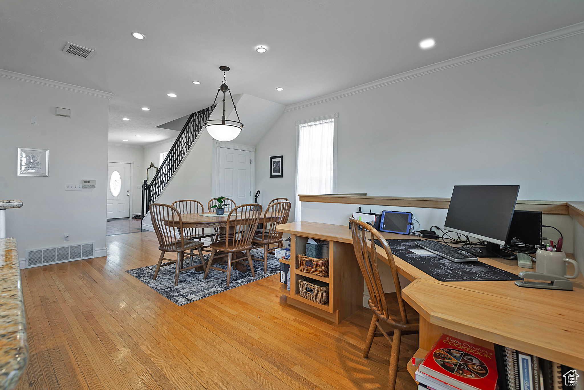416 E 8TH AVE