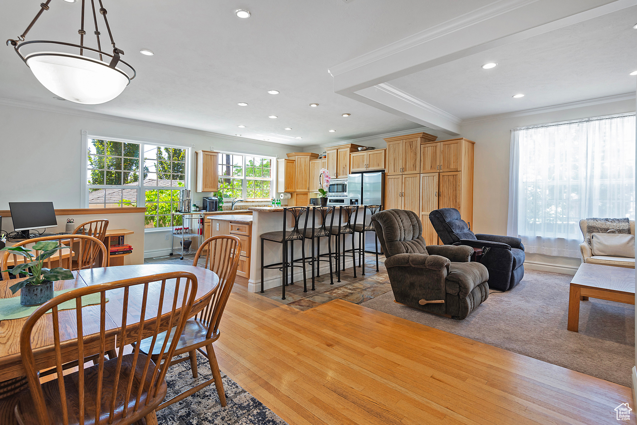 416 E 8TH AVE