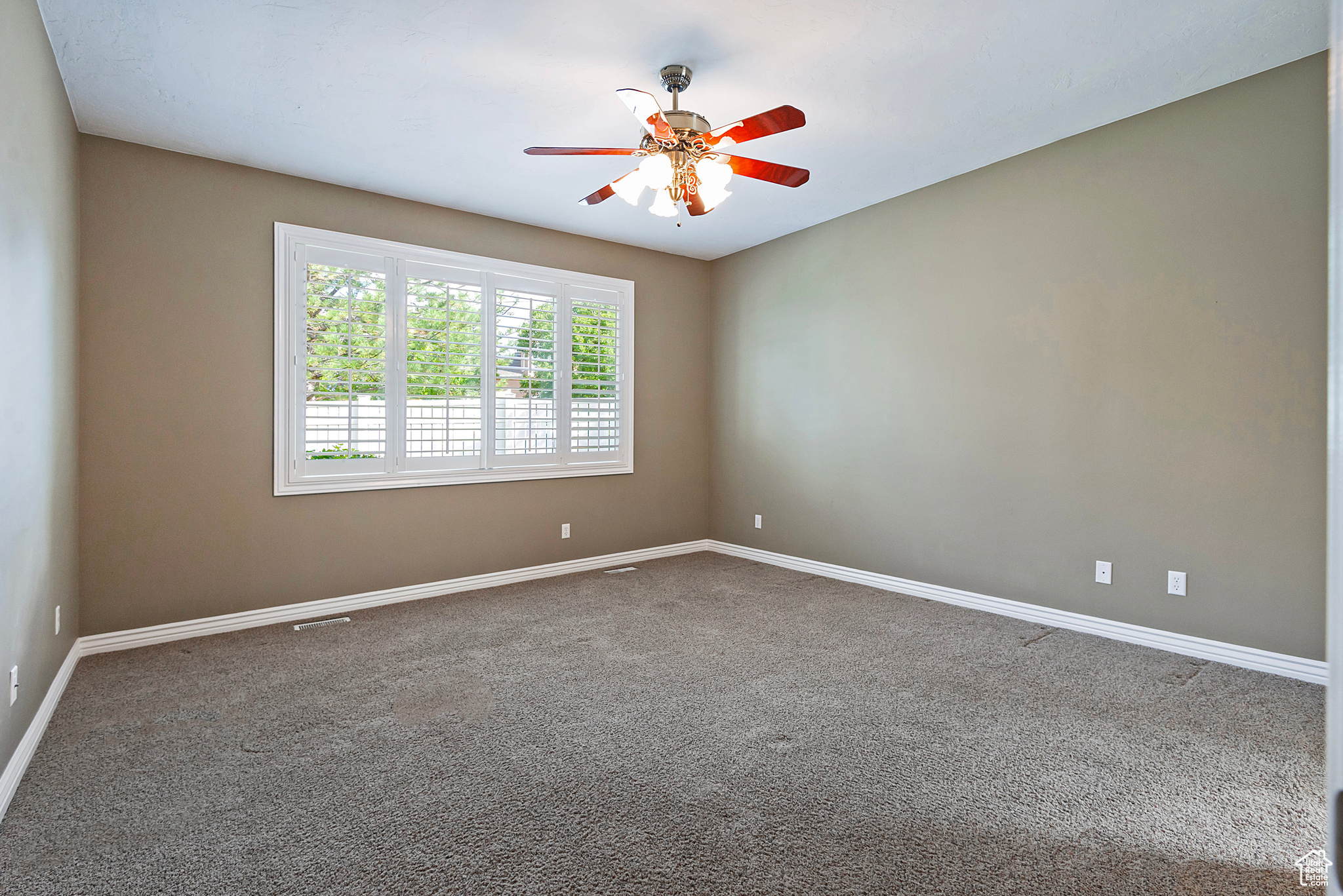 11811 S COTTAGE VIEW LN