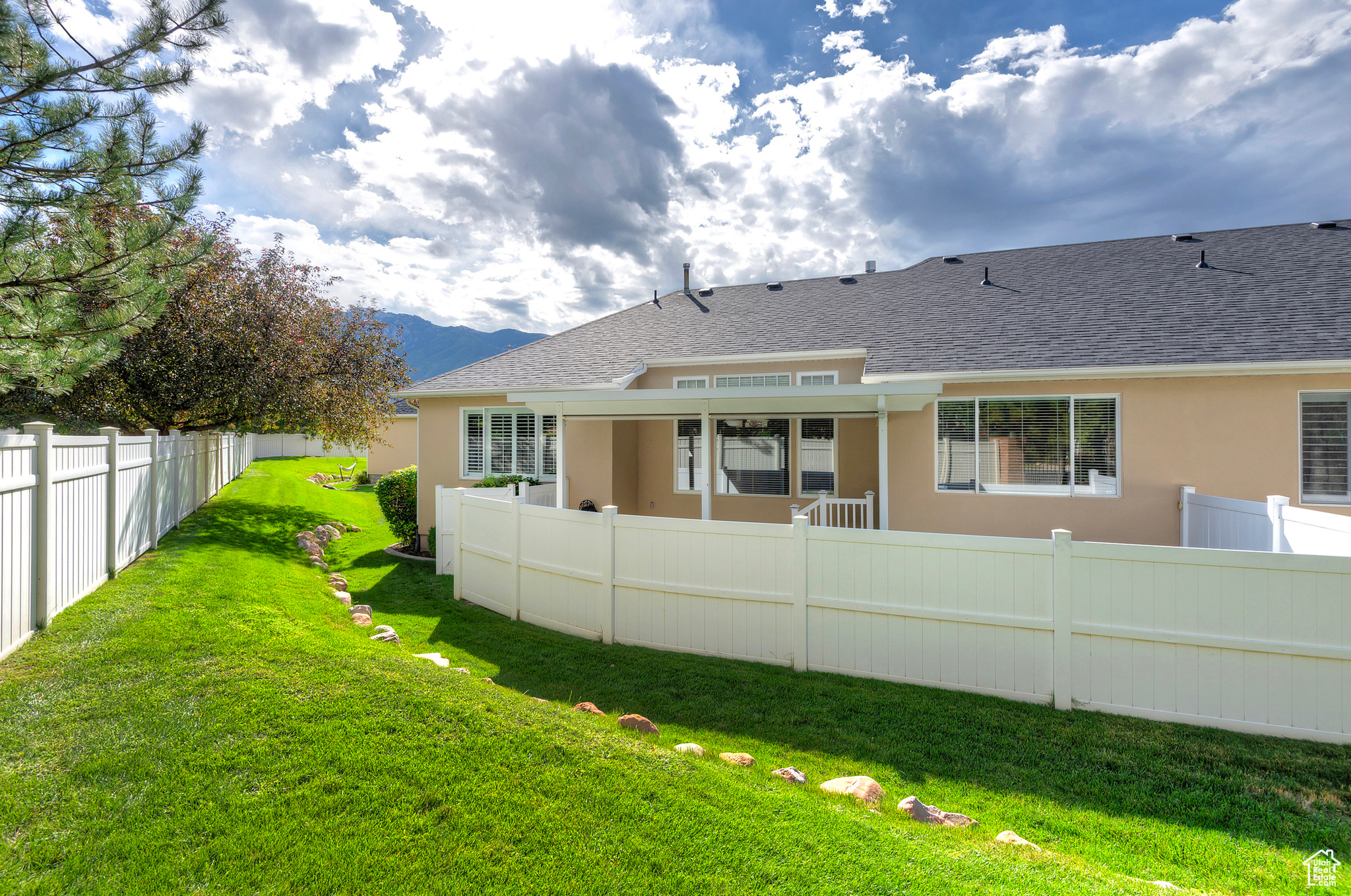 11811 S COTTAGE VIEW LN