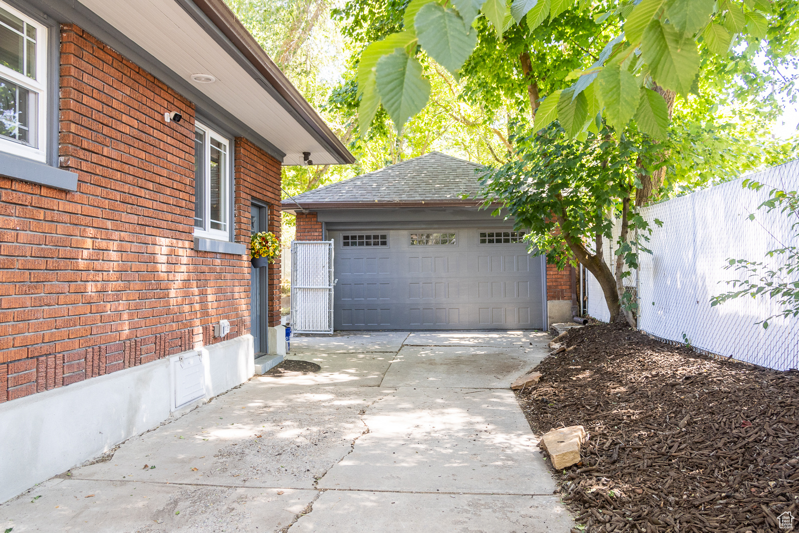 2686 ECCLES AVE