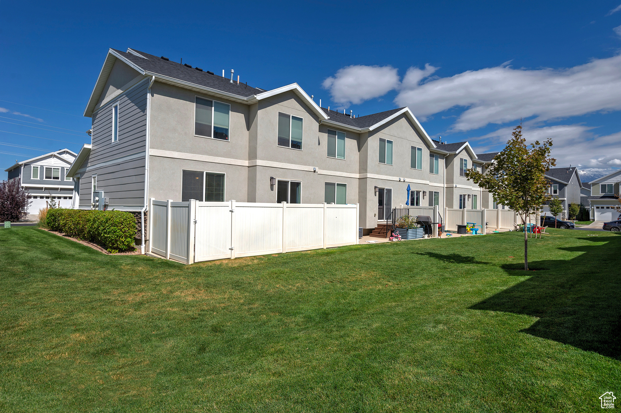 93 E BLUEGRASS ROW