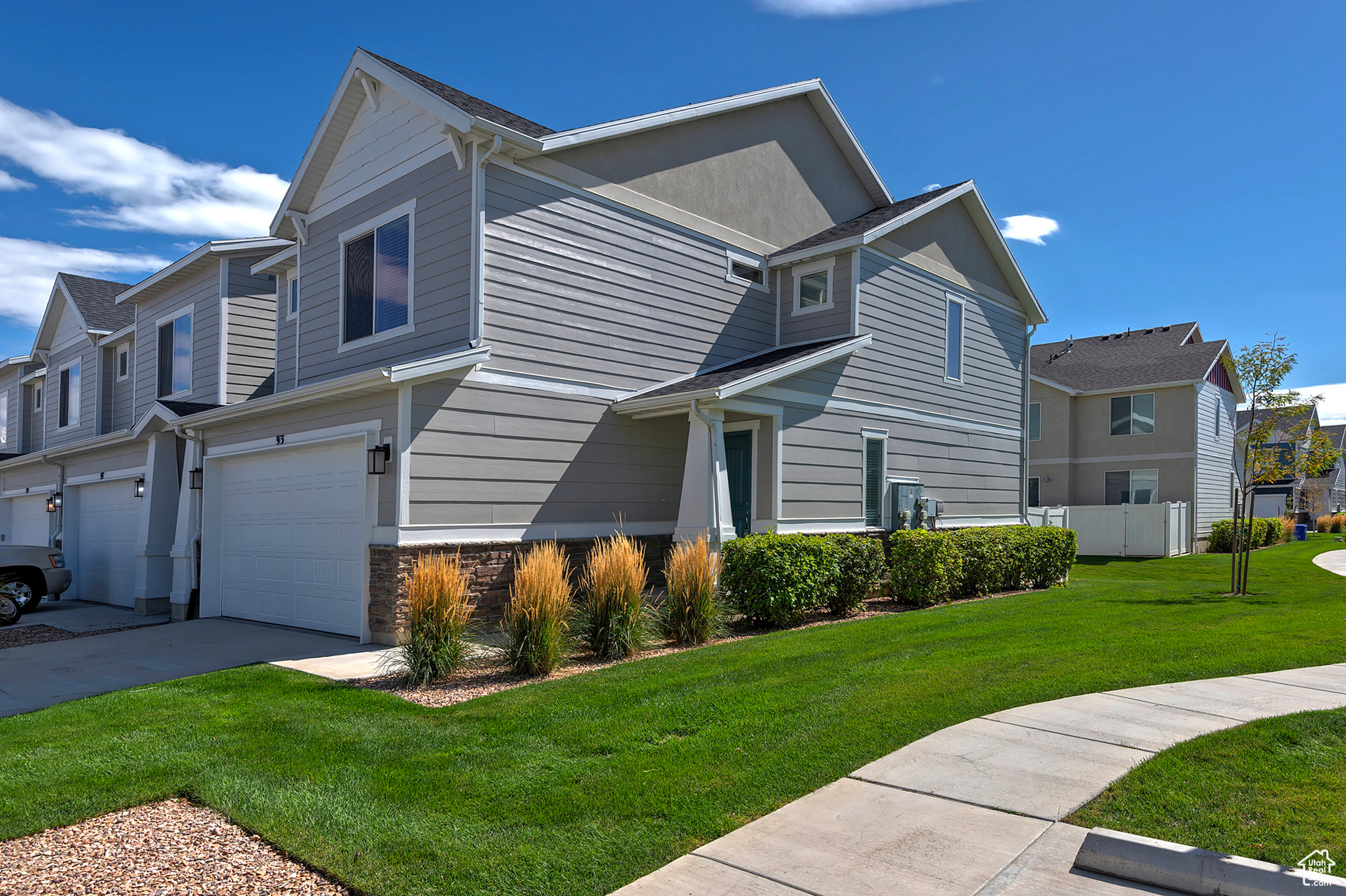 93 E BLUEGRASS ROW