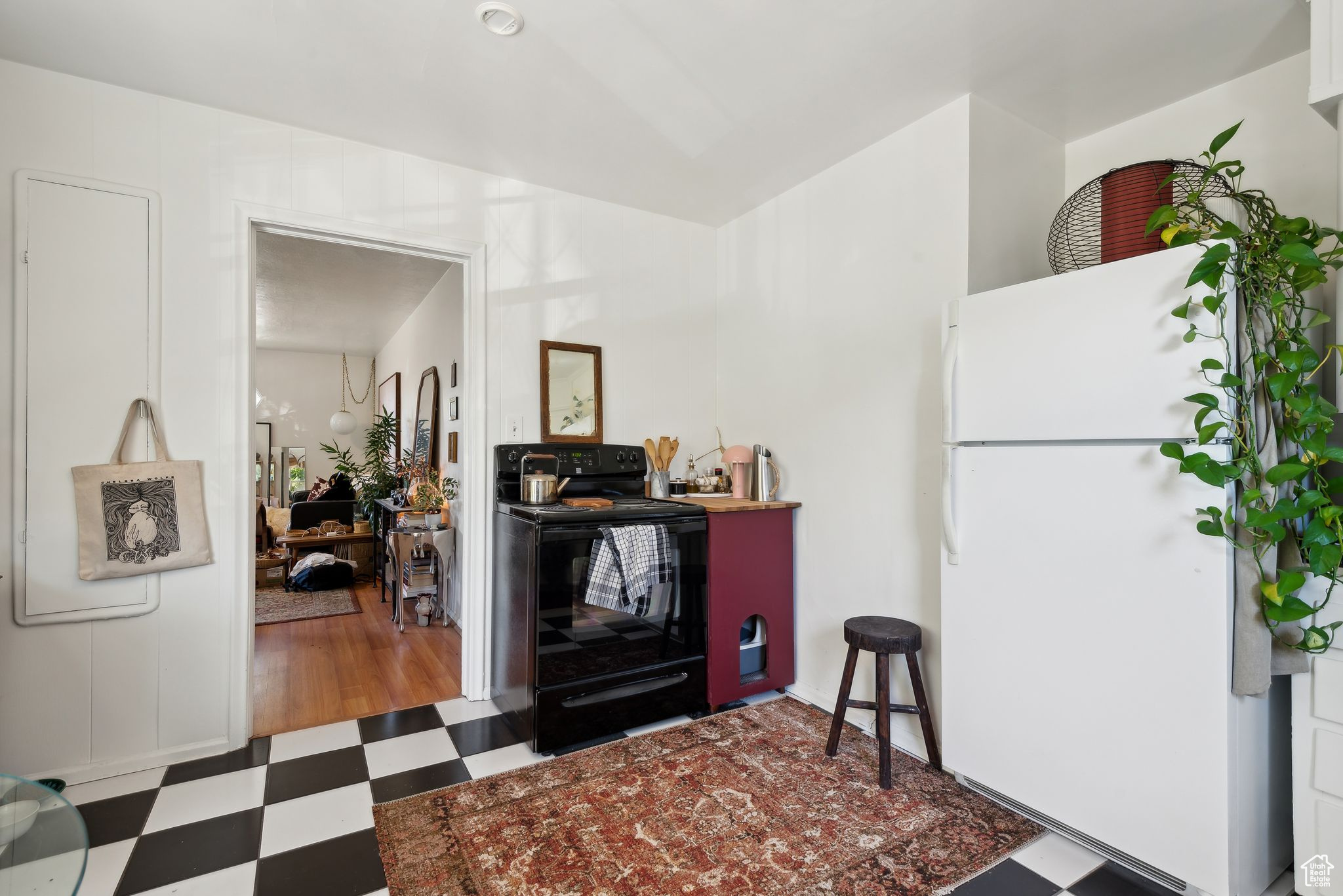355 4TH AVE
