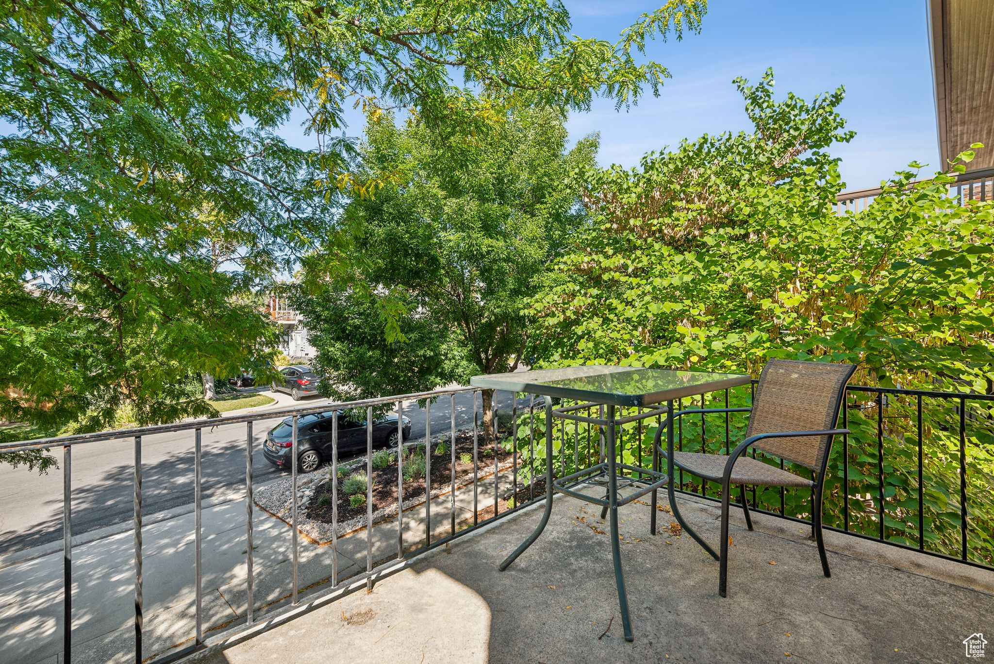 355 4TH AVE