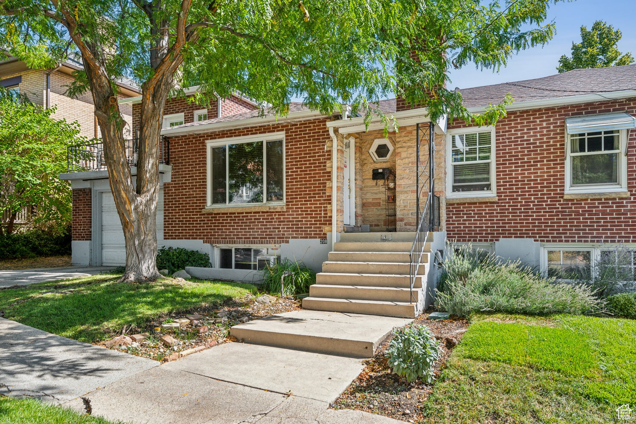 355 4TH AVE