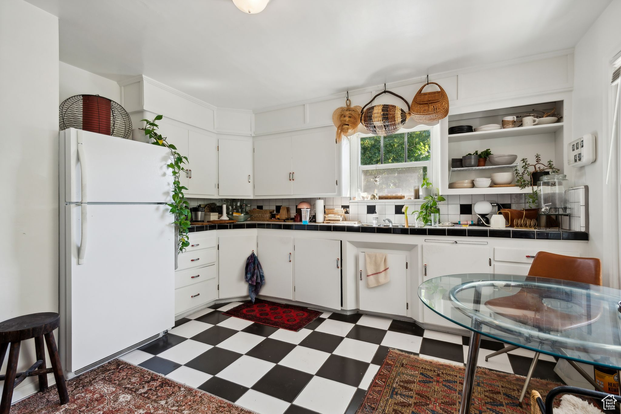 355 4TH AVE