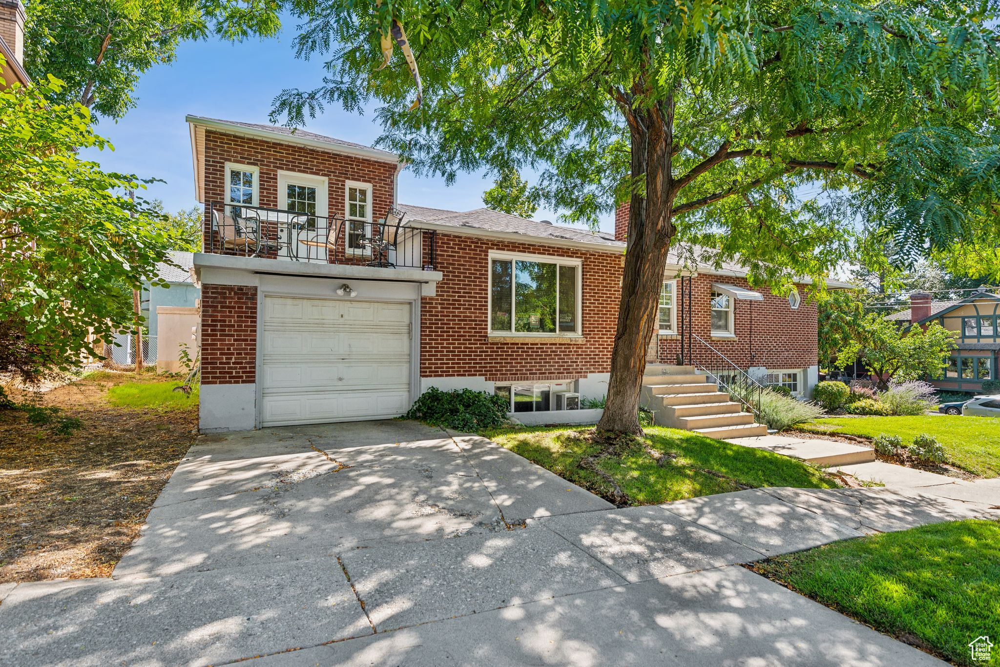 355 4TH AVE