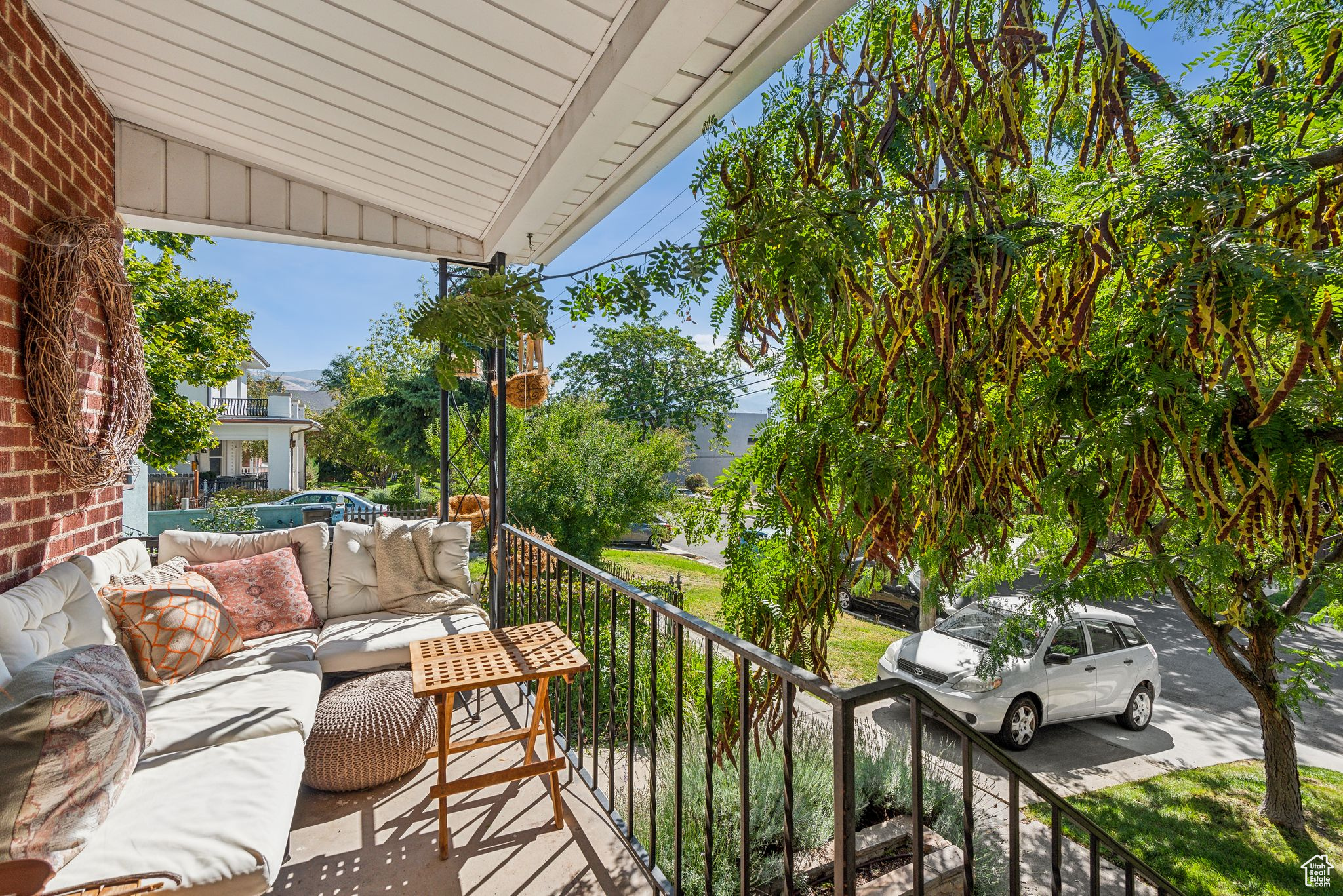 355 4TH AVE