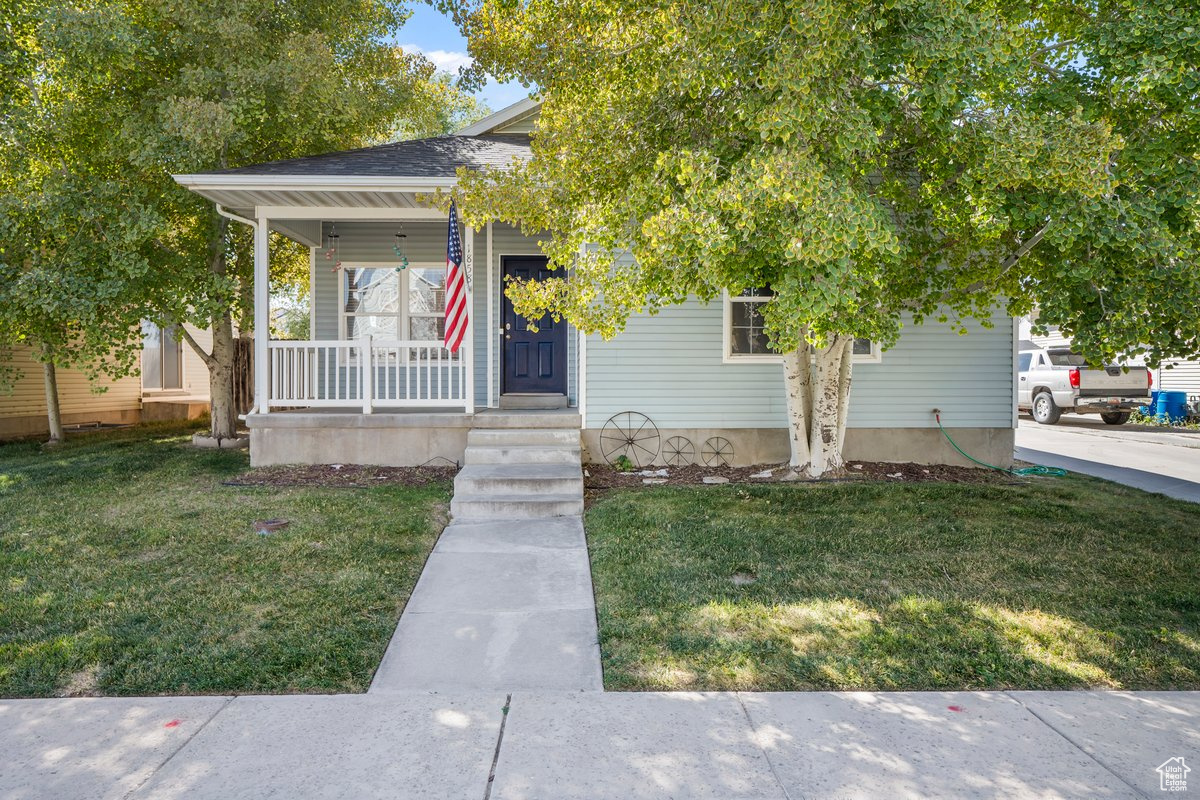 1858 E PINION CIR