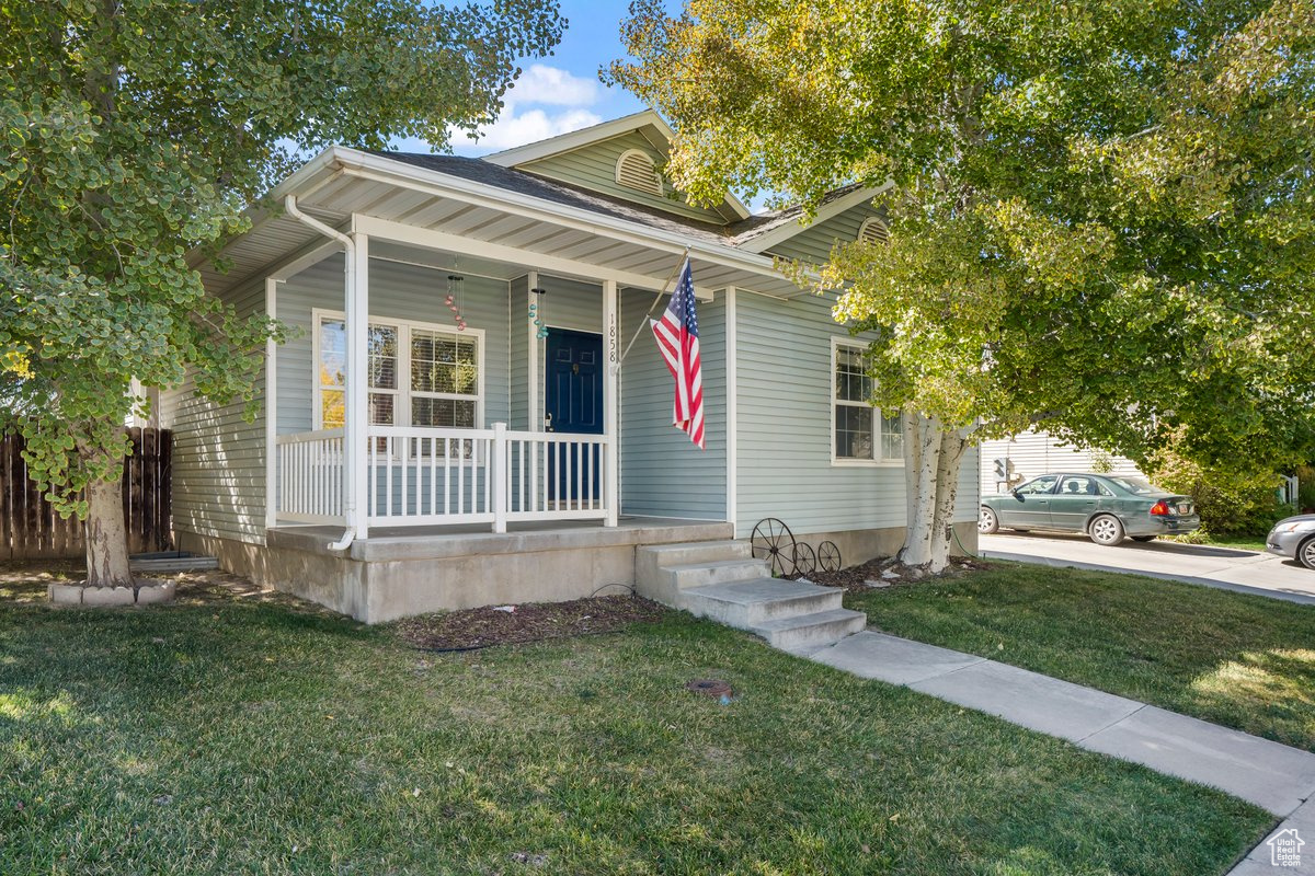 1858 E PINION CIR
