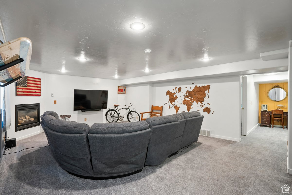 1858 E PINION CIR