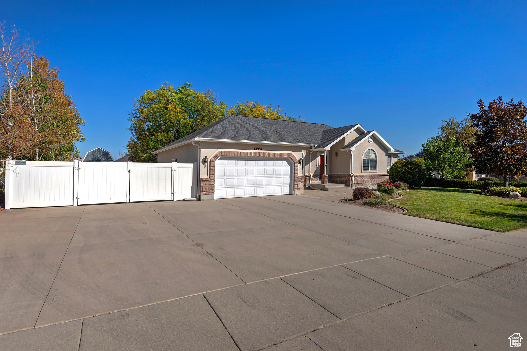 4732 W DORILEE DR